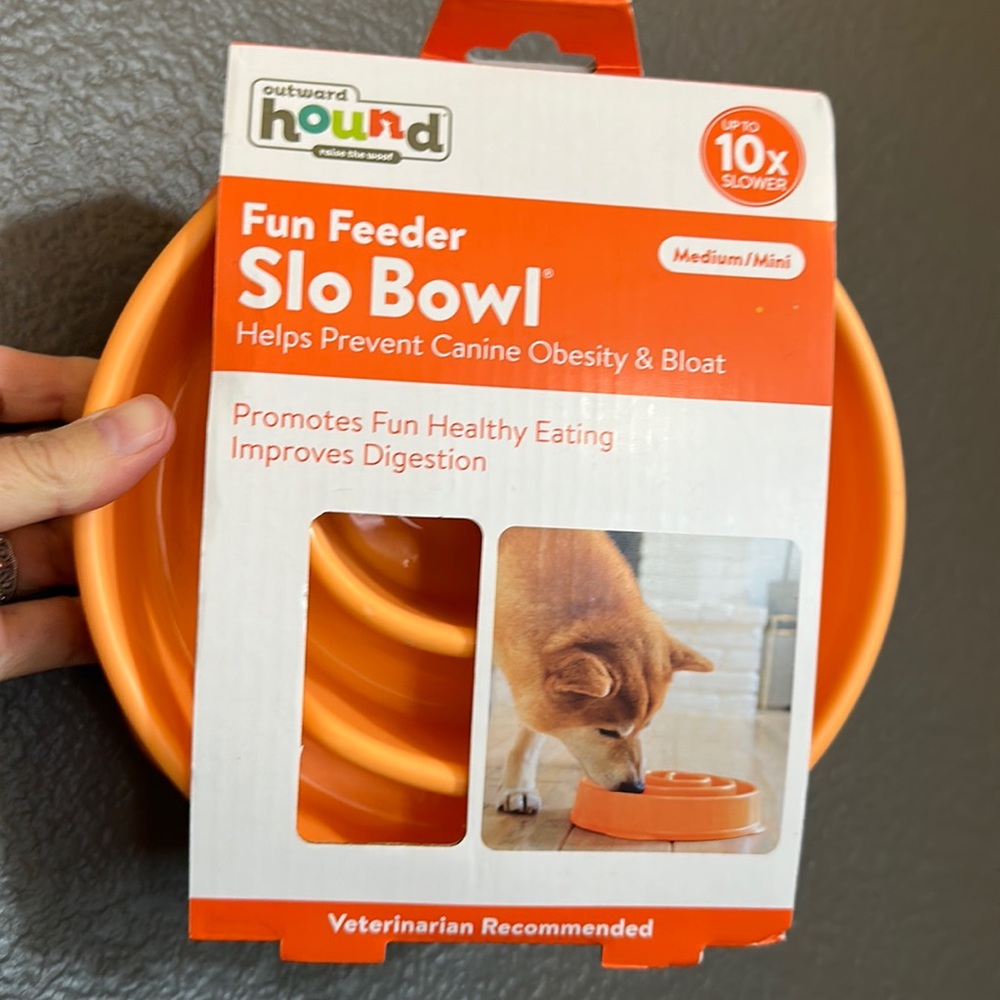NWT Slow Feeder cool Orange color